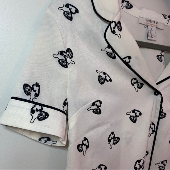 XS Forever21 White Graphic Telephone Top - Picture 3 of 6